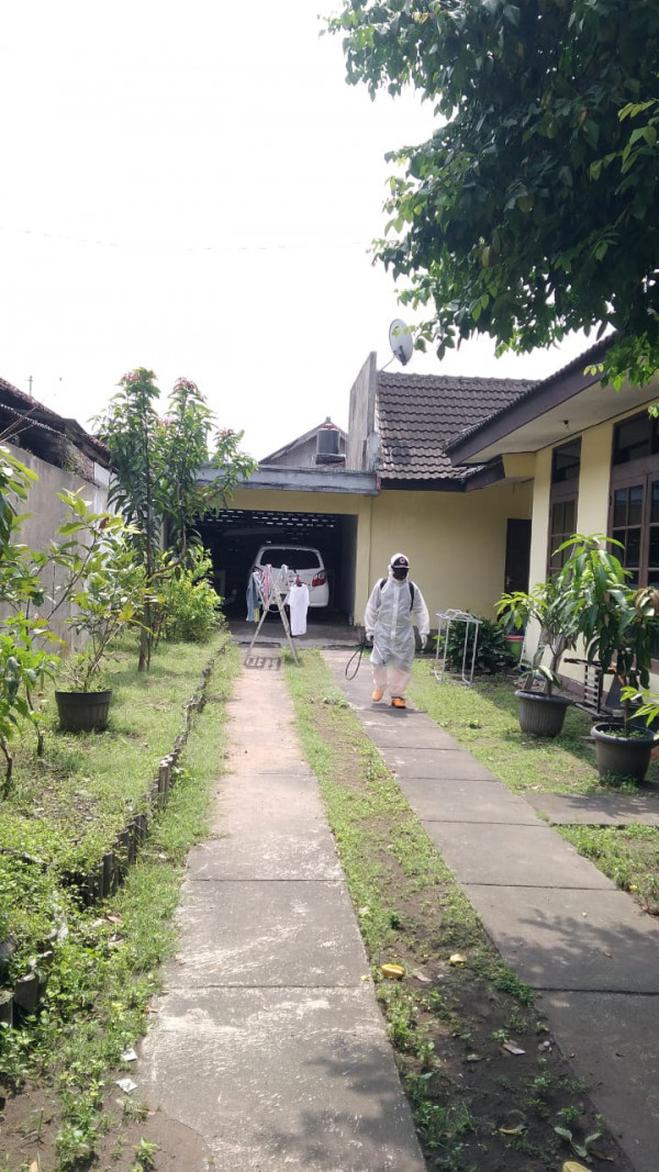 spraying Disinfektan oleh Destana Condongcatur di padukuhan Kayen